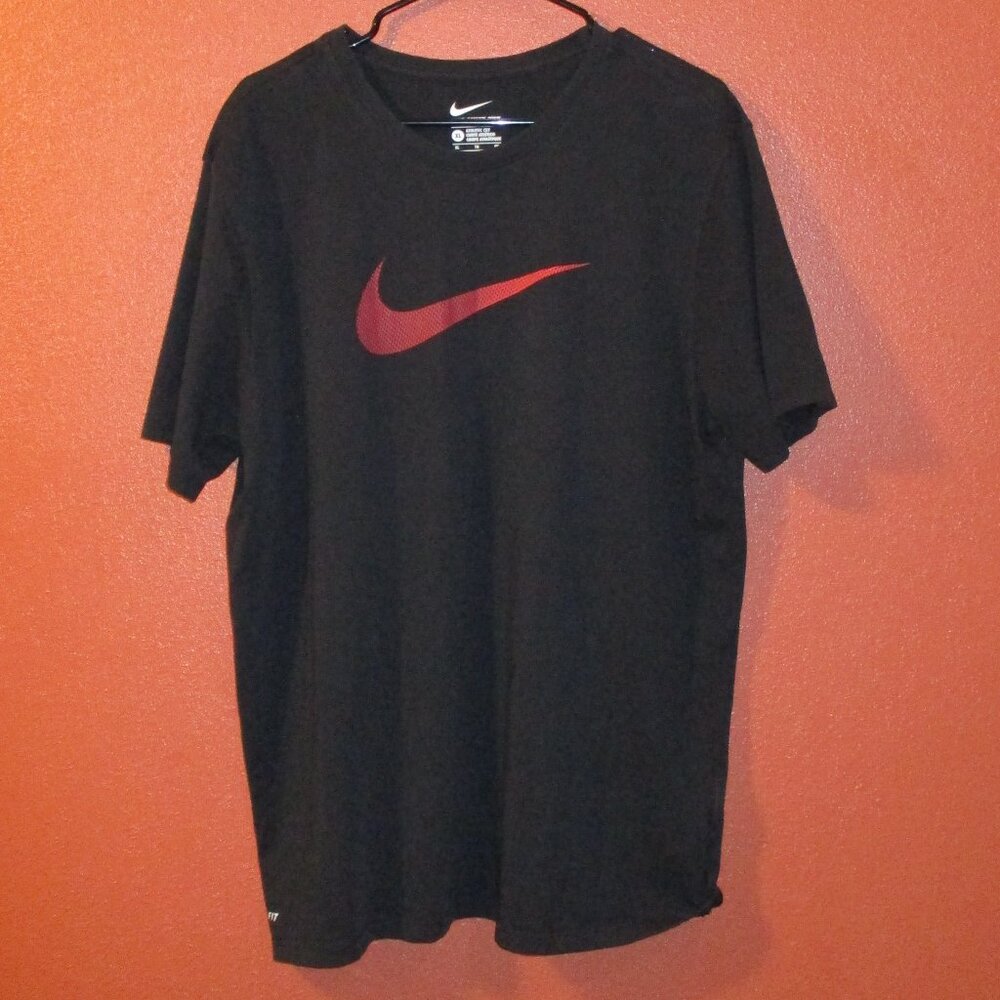 Nike Shirt Men X Large Black Red Swoosh Athletic Short Sleeve Sports Shirt